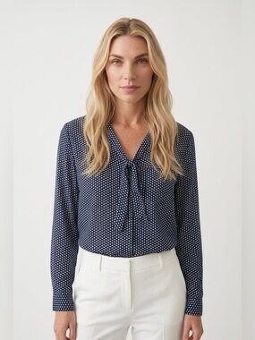 ✌️4 for $20✌️ Saint James neck tie blouse